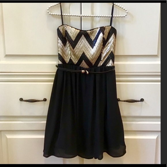 🔴HP🎉🔴CLEARANCE🔴🔴TAKARA Sequined Strapless Cocktail Dress🔴🔴 - Picture 7 of 7